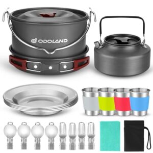 22-teiliges Campinggeschirr Set für 4 Personen, inklusive Aluminium Kochtöpfen, Edelstahl Tellern und bunten Tassen, ideal für Outdoor Kochen und Picknicks.