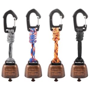 Set mit 4 Anti Bär Glocken aus Holz mit verschiedenen Karabinern und Schnüren, ideal für Outdoor-Aktivitäten und Sicherheit beim Wandern