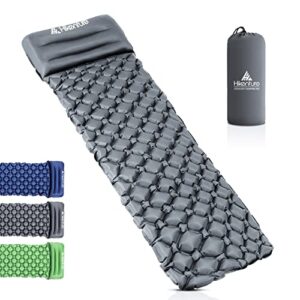 Graue aufblasbare Isomatte im kompakten Format mit Kopfpolster für Komfort beim Camping, Trekking oder Backpacking. Vielfältige Farbvarianten und praktischer Packsack zur einfachen Aufbewahrung.