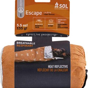 Adventure Medical Kits Escape Lite Bivvy in orange-grau für Outdoor-Aktivitäten, atmungsaktiv und wärmereflektierend, leicht und kompakt für Wandern und Zelten.