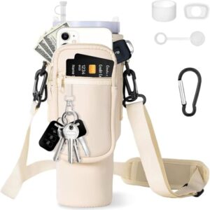 Multifunktionale Tragetasche für Stanley Cup 1.2L in Creme mit verstellbarem Schultergurt, extra Handytasche und Karabiner für Outdoor-Aktivitäten.