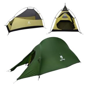 Das ALPIN LOACKER Cloud Pro Up 2 Personen Zelt in dunklem Grün, sichtbar von vorne und von der Seite. Das Zelt zeigt seine Kuppelform und doppelte Wandstruktur, ideal für Wind- und Wetterfestigkeit, mit einem geräumigen Innenleben, das Ausstattungsdetails wie Taschen für die Aufbewahrung zeigt.