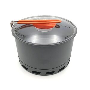 Alu Kochtopf mit Wärmetauscher für Outdoor-Aktivitäten, 2-3 Personen, 2,1 L, mit klappbaren Griffen und transparentem Deckel, ideal für Camping und Picknick.