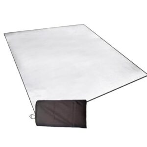 Faltbare Aluminium Isomatte Camping 200 x 150 cm mit reflektierender Oberfläche und wasserdichter Schicht für komfortablen Schlaf im Freien.