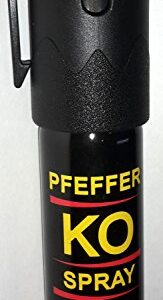 BALLISTOL 24423 Pfeffer-KO 15ml Spray im handlichen Lippenstiftformat für die Tierabwehr. Das Spray bietet eine Sprühweite von bis zu 4 Metern und enthält 11% OC für effektiven Schutz.