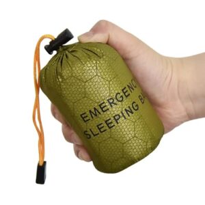 Thermo Bivy Notfall Schlafsack in Olivgrün, kompakt und leicht, ideal für Outdoor-Abenteuer und Notfallsituationen. Mit Kordelzugverschluss und strapazierfähigem, wasserabweisendem Material.