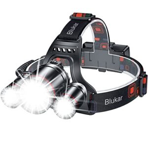 Wiederaufladbare Blukar Stirnlampe mit 8000 Lumen, 5 Lichtmodi und IPX6 Wasserdichtigkeit auf einem schwarzen Kopfband, ideal für Outdoor-Aktivitäten.