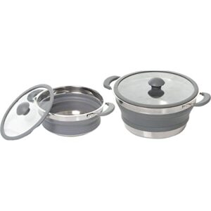 Zwei originale Kochtöpfe aus rostfreiem Edelstahl mit grauen Silikon-Griffen und Glasdeckeln, ideal für Camping und Outdoor-Küche.