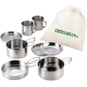Vielseitiges Camel Camping-Set aus hochwertigem Edelstahl mit zwei Tassen, mehreren flachen und tiefen Schalen sowie passenden Deckeln, ideal für Outdoor-Abenteuer und Camping.
