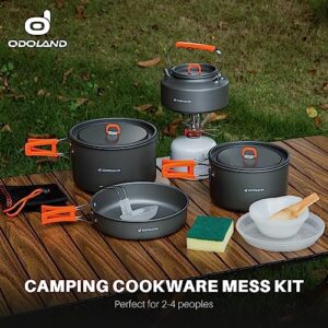 15-teiliges Camping Geschirr Set aus Aluminium für Outdoor Kochen, bestehend aus Töpfen, Pfannen, Schalen und weiteren Utensilien auf einem Holztisch, ideal für Camping und Rucksacktouren.