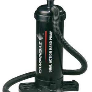 Campingaz 204473 Dual Action Hand Pump in mattschwarz für schnelles Aufpumpen von Luftmatratzen und aufblasbaren Gegenständen im Freien.