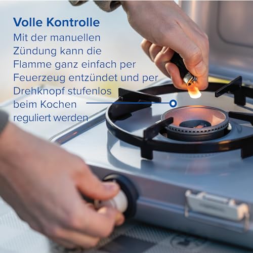Campingaz Campingkocher Camping Kitchen 2 in Outdoor-Umgebung mit manuellem Zündmechanismus und stufenloser Flammenregulierung, ideal für Camping und Grillen.
