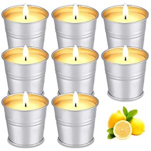 Set aus acht Citronella-Kerzen in silbernen Metalldosen, ideal für den Außenbereich und entworfen für lange Brenndauer von 140 Stunden, um Atmosphäre und frischen Duft beim Camping oder auf der Terrasse zu schaffen.