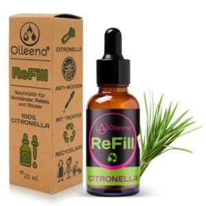 OLLEENO Citronella Nachfüllöl 20ml in einem transparenten Fläschchen mit Pipettenverschluss, umgeben von frischem Zitronella-Gras, für natürlichen Mückenschutz beim Camping und Outdoor-Aktivitäten.