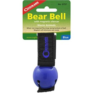 Coghlan C0757 Magnetic Bärenglocke in blau, ein Sicherheitszubehör für Outdoor-Abenteuer, designed um Tiere wie Bären zu warnen.