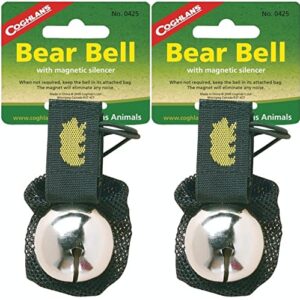 Zwei Packungen der Coghlan's Bear Bell mit Magnet-Schalldämpfer, ideal für Sicherheit in der Natur. Das Bild zeigt die grüne Verpackung mit gelben Schriftzügen und einem stilisierten Bären.