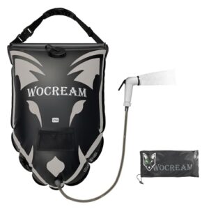 CyConncet Camping Dusche, tragbare 25L Solardusche, ideal für Outdoor-Abenteuer, mit Handbrause und variablem Wasserfluss, zeigt ein robustes schwarzes Design mit praktischen Tragegriffen.