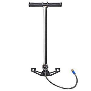 DASKOO 4500psi Handpumpe für PCP Luftgewehr mit ergonomischem Design, integriertem Manometer und vielseitigem Adapter für eine einfache Luftversorgung.