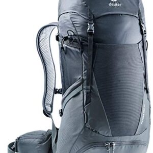 Deuter Futura Pro 36 Wanderrucksack in Black-Graphite für Outdoor-Aktivitäten, ausgestattet mit ergonomischen Schultergurten und einem Aircomfort Netzrücken-System für optimalen Tragekomfort.