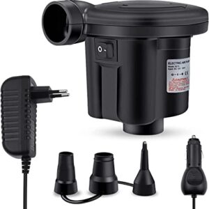 Elektrische Luftpumpe mit USB-Anschluss und drei Aufsätzen für das Aufblasen und Entleeren von Luftmatratzen, Booten und Schwimmringen.