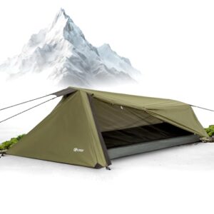 EXPLORER Namib 1 Personen Zelt in grün auf leichtem Hintergrund, ideal für Outdoor-Aktivitäten wie Wandern und Camping, mit schneebedeckten Bergen im Hintergrund.