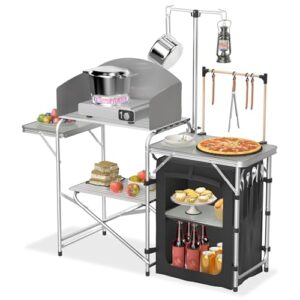 Faltbare Campingküche aus Aluminium mit drei Arbeitsplatten, Stauraum, Lichtständer und Haken für Outdoor Aktivitäten.