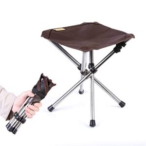 Faltbarer Outdoor Hocker in braunem Design mit stabilem Stahlgestell und rutschfesten Füßen, ideal für Camping und Outdoor-Aktivitäten.