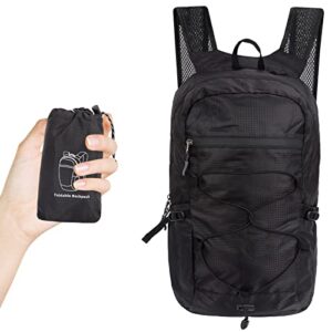 Faltbarer und wasserdichter Rucksack in schwarz, dargestellt in kompaktem Zustand und ausgeklappt, ideal für Outdoor-Aktivitäten wie Wandern und Camping.