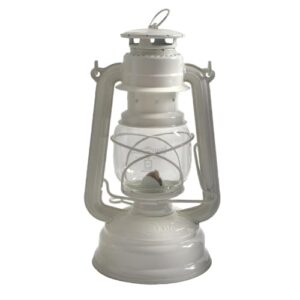 Feuerhand Sturmlaterne Baby Special 276 in Weiß, eine elegante und robuste Petroleumlampe aus pulverbeschichtetem Stahl und bruchsicherem Glas, ideal für Garten, Camping und romantische Abende.