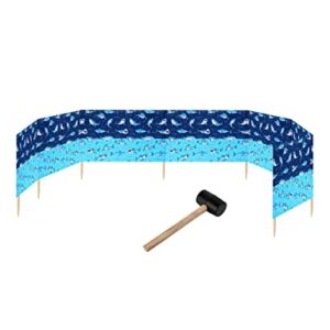 Garronda Strand Windschutz mit buntem Haie-60 Design, 10 Meter lang, idealer Sichtschutz für Strandtage mit Gummihammer zur sicheren Montage.