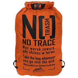 Helikon-Tex Dirt Bag in Orange und Schwarz, ideal für Outdoor-Aktivitäten, mit Kordelzugverschluss und umweltfreundlicher Botschaft.