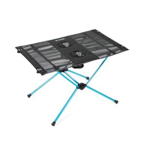 Helinox Table One - leichter, tragbarer Klapptisch für Outdoor-Aktivitäten, ideal für Camping und Picknicks, mit Getränkehaltern und stabiler Aluminiumkonstruktion in elegantem Schwarz.