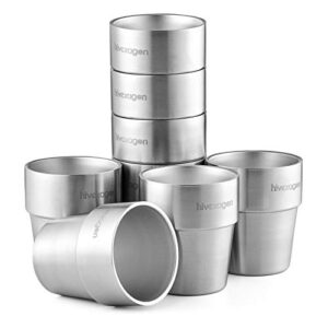 Set von 8 doppelwandigen Edelstahlbechern mit modernem minimalistischen Design, ideal für kalte Getränke, bruchsicher und spülmaschinenfest. Perfekt für Kinder und Outdoor-Aktivitäten.