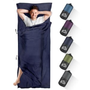 Upgegradierter Hüttenschlafsack aus Mikrofaser in Navy Blue, ideal für Backpacking, mit Fußreißverschluss und durchgehendem Reißverschluss, geeignet für Outdoor-Abenteuer.