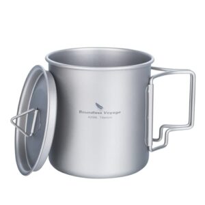 iBasingo 420ml Camping Becher aus Titan mit Klappgriff und Deckel, ideal für Outdoor-Aktivitäten wie Camping und Wandern.