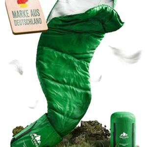 Ultraleichter Mumienschlafsack in auffälliger grüner Farbe, halb geöffnet mit sichtbarem Innenfutter, ideal für Sommerabenteuer beim Camping und Outdoor.