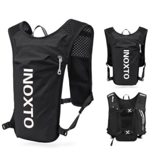 Schwarzer INOXTO Laufrucksack mit weißem Logo, ideal für Outdoor-Aktivitäten wie Wandern und Radfahren, ergonomisches Design für maximalen Komfort.