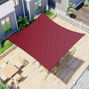 Großes, weinrotes Sonnensegel aus wasserabweisendem Polyestergewebe, viereckig mit den Maßen 400 x 400 cm, bietet Schatten und Sichtschutz für eine Terrasse oder einen Garten.