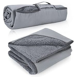 Kato Tirrinia Camping Decke, wasserdicht und warm, ideal für Picknick, Strand und Reisen, in grau mit flauschiger Sherpa-Oberfläche und transportablem Design.