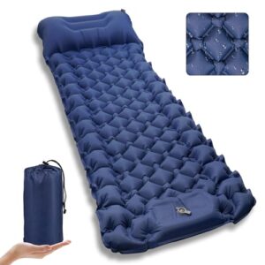 Kiaitre selbstaufblasende Isomatte in Navyblau mit integrierten Kissen und wasserabweisender Oberfläche, ideal für Camping und Outdoor-Aktivitäten.