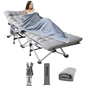 Klappbares Feldbett aus doppellagigem Oxford-Gewebe, ideal für Camping und Garten, mit gepolstertem Oberteil und ergonomischer Kopfstütze, zeigt eine entspannte Person, die auf der Liege sitzt.