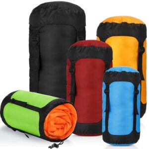 Set von fünf kompakten Kompressionssäcken in verschiedenen Farben und Größen für Outdoor-Aktivitäten wie Camping und Wandern, aus robustem, wasserabweisendem Material.