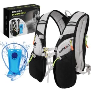 Vielseitige Laufweste für Damen und Herren mit zwei großen Taschen und einer 2L Trinkblase für sportliche Aktivitäten wie Laufen, Radfahren und Wandern.