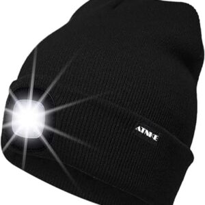 Schwarze Strickmütze mit integrierter wiederaufladbarer LED-Lampe, ideal für Outdoor-Aktivitäten bei Dunkelheit.