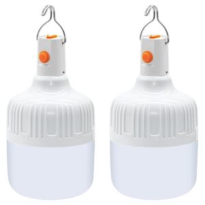 Zwei identische LED Campinglampen mit weißer glatter Oberfläche, rundem Design und praktischem Haken zum Aufhängen, ideal für Outdoor-Aktivitäten wie Camping und Angeln.
