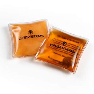 Zwei wiederverwendbare Handwärmer in durchscheinenden Beuteln mit orangefarbener Flüssigkeit, ideal für Outdoor-Aktivitäten wie Camping und Skifahren.