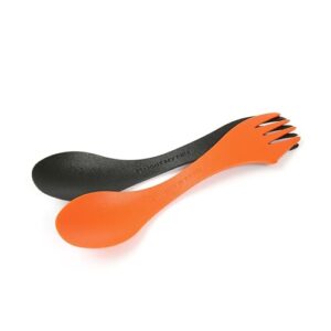 Light My Fire Spork Original 2-Pack - 3-in-1 Campingbesteck mit Löffel, Gabel und Messer in Rusty Orange und Slaty Black, ideal für Outdoor-Aktivitäten.