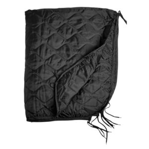 Schwarzer Mil-Tec Poncho Liner, eine vielseitige Steppdecke mit diagonalen Rautenmuster, ideal für Outdoor-Aktivitäten und als zusätzliche Isolierung für kalte Nächte.