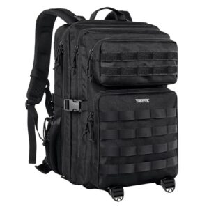 Schwarzer militärischer Rucksack mit 40 Litern Volumen, wasserdicht und ideal für Outdoor-Aktivitäten wie Camping, Trekking und Wandern. Aus strapazierfähigem Material mit vielen Fächern und Molle-System für zusätzliche Ausrüstung.