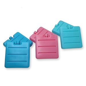 Set von vier kompakten Kühlakkus in Blau und Pink, ideal für Kühltaschen und Brotdosen, mit strukturiertem Design und praktischen Griffen.